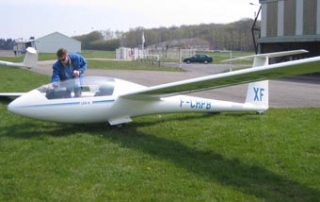  滑翔机在萨尔格米纳 